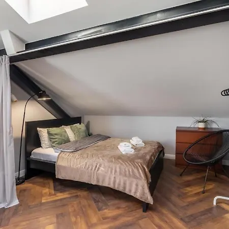 Close Apartman Varsó